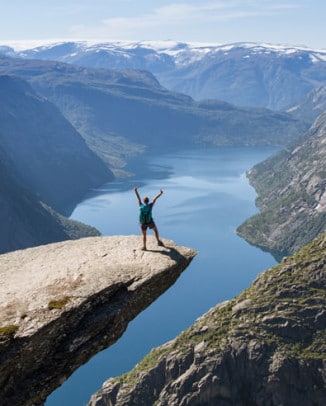 Trolltunga-Felsvorsprung-in-Norwegen