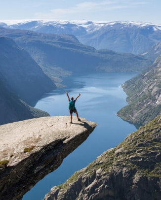 Trolltunga-Felsvorsprung-in-Norwegen