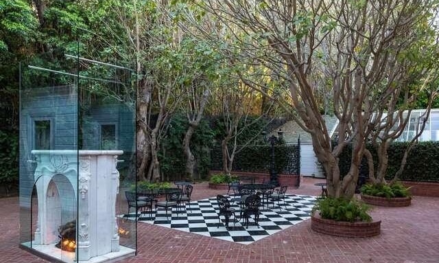 Moderne Villa mit prominenter Nachbarschaft für 84 Millionen Euro in Kalifornien