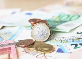 Euro-Geld auf Scheinen und Banknoten – 1 Euro Fokus