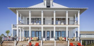 Eine Villa mit Pool, möglichst nahe am Strand, kann ein Zeichen von Luxus sein.