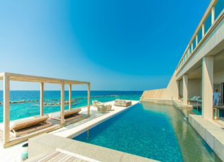 Auch im Luxussegment sind Kundenbindungsprogramme gang und gäbe. Anstatt allerdings beispielsweise einen kostenlosen Kaffee zu erhalten, warten exklusive Vorteile der anderen Art, wie etwa kostenlose Hotelübernachtungen und Upgrades im Luxusresort.