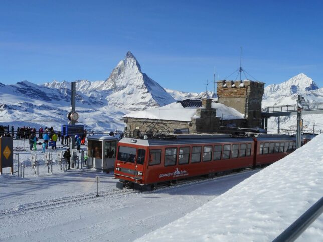 Ein unvergessliches Ski-Abenteuer im Matterhorn-Paradies: Skifahren in Zermatt