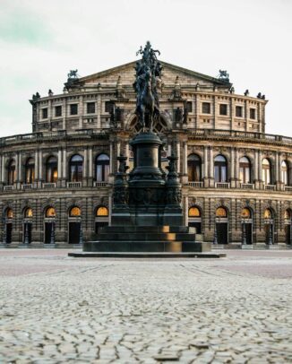 Das Gebäude der Oper in Dresden, Deutschland