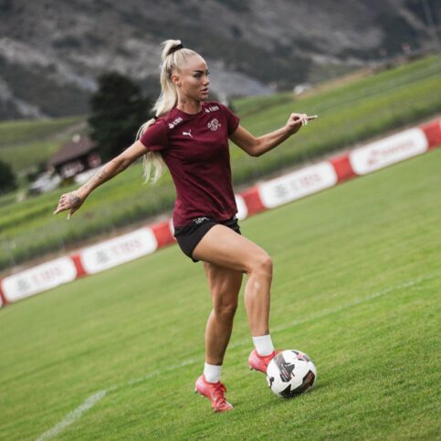 Alisha Lehmann: Das Vermögen der Schweizer Fußballspielerin und ihr Leben im Rampenlicht