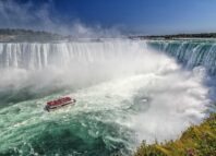 Die 3 bekanntesten Wasserfälle der Welt Die bekanntesten Wasserfälle der Welt – Naturgewalten zwischen Victoriafällen, Iguazú-Wasserfällen und Niagara Falls